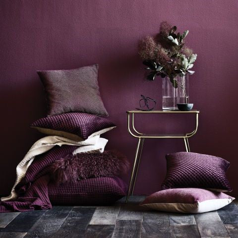 How to Incorporate Ultra Violet into your Bedroom