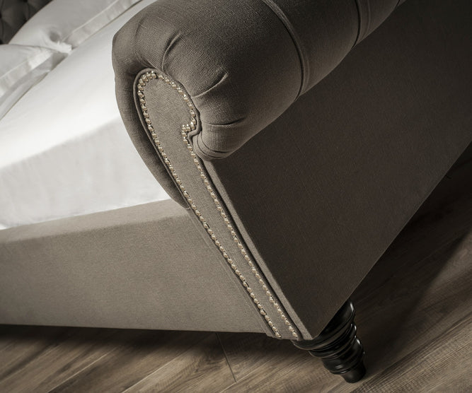 Stanhope Studded Chesterfield Bed | Sleigh Chesterfield Beds | SUENO