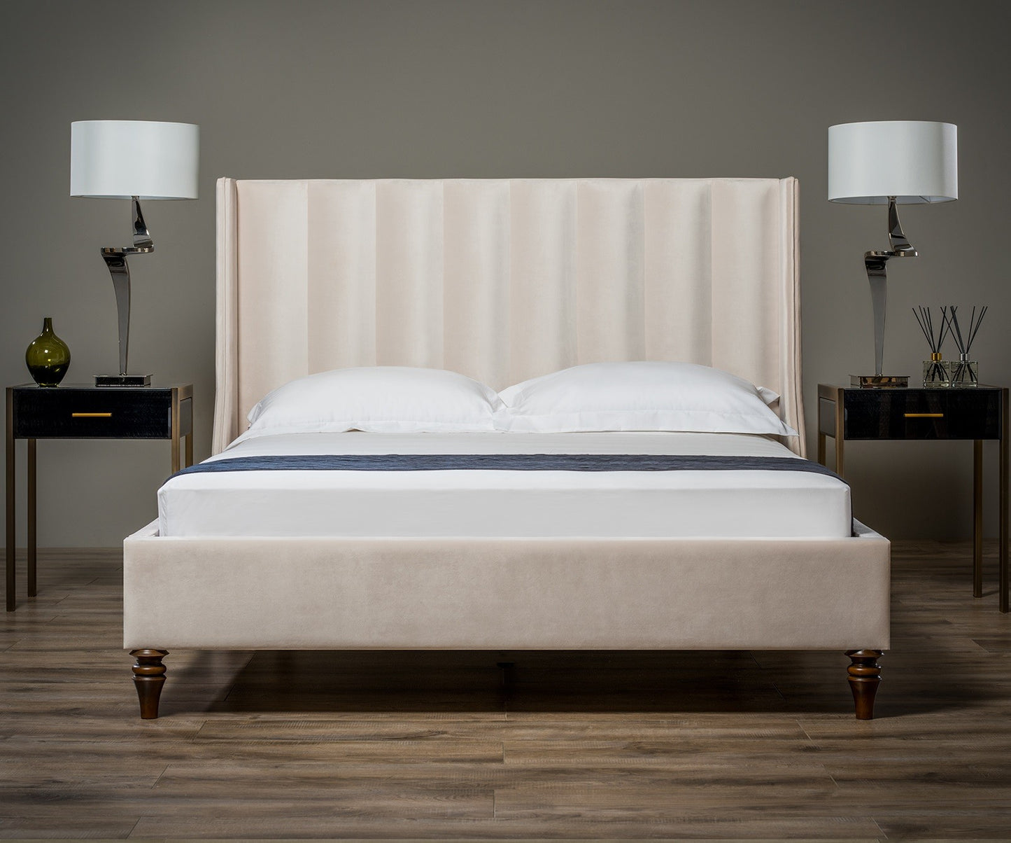 Edward Winged Bed
