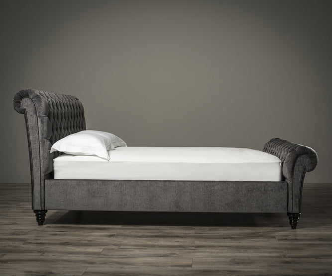 Stanhope Chesterfield Bed | Sleigh Chesterfield Beds | SUENO