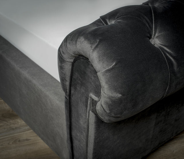 Stanhope Chesterfield Bed | Sleigh Chesterfield Beds | SUENO