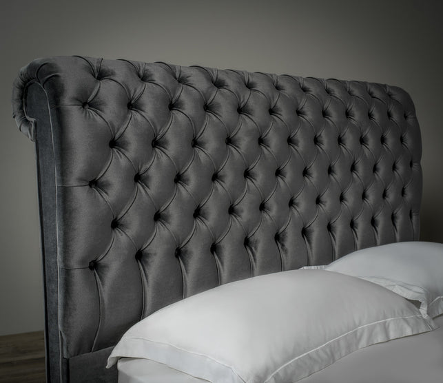 Stanhope Chesterfield Bed | Sleigh Chesterfield Beds | SUENO